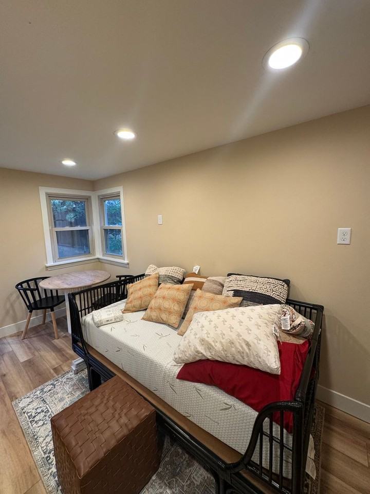 916 1/2 Poly Dr - Photo 3 of 4