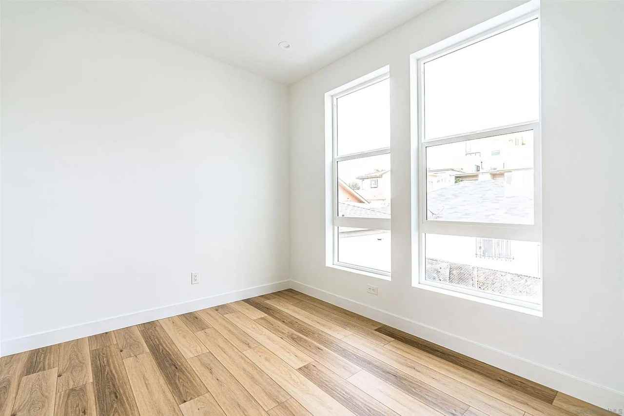 2945 B. St - Photo 3 of 10