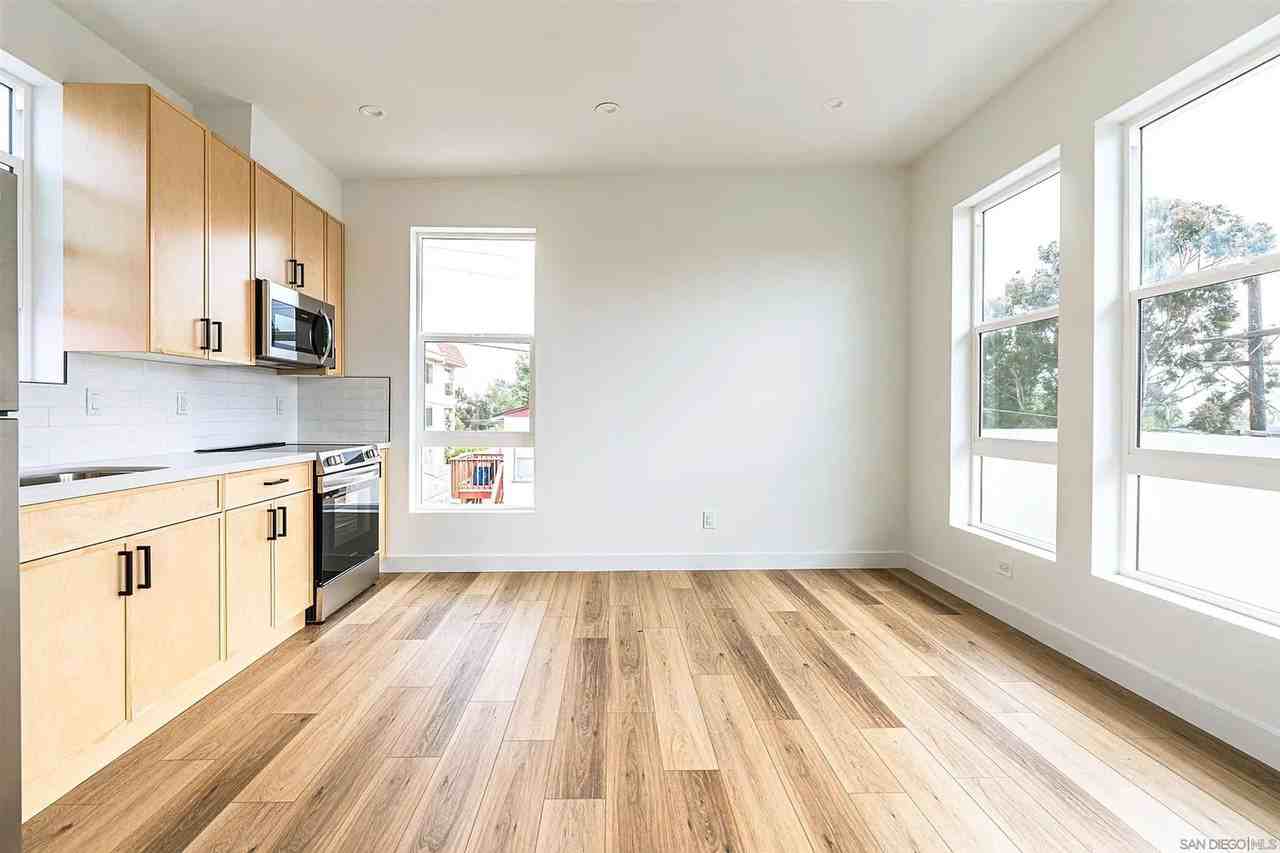 2945 B. St - Photo 4 of 10