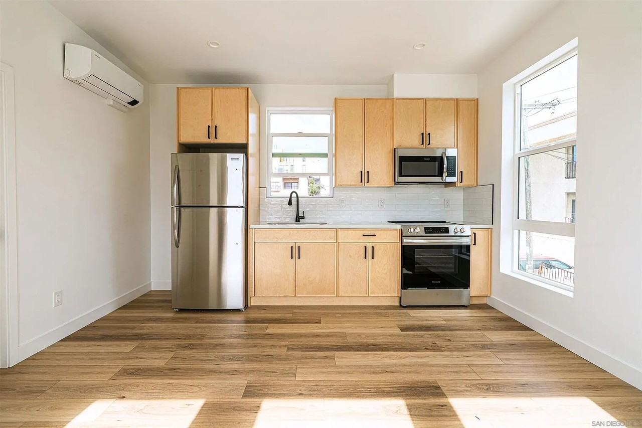 2945 B. St - Photo 5 of 10