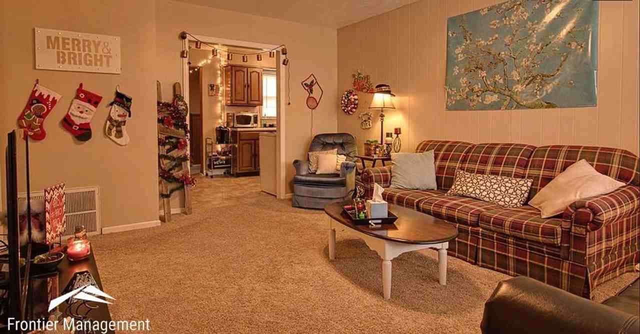 1539 Campus Rd - Photo 3 of 12