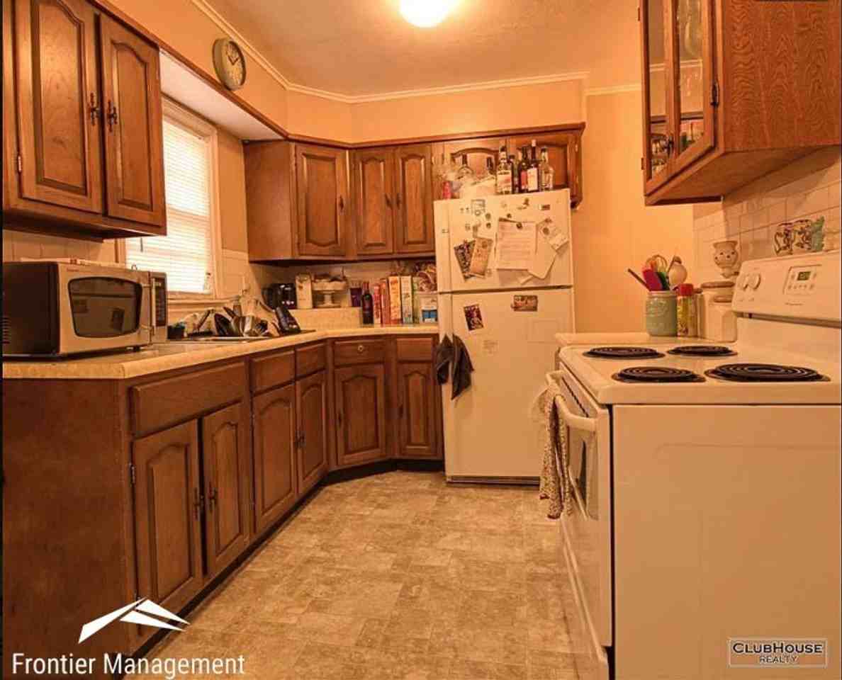 1539 Campus Rd - Photo 4 of 12