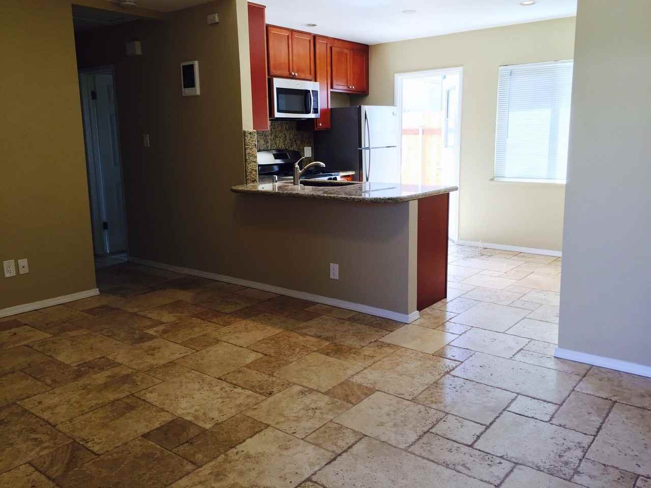 135 Daisy Ave - Photo 5 of 9