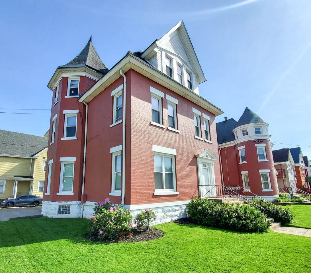 301w8th - Photo 5 of 42