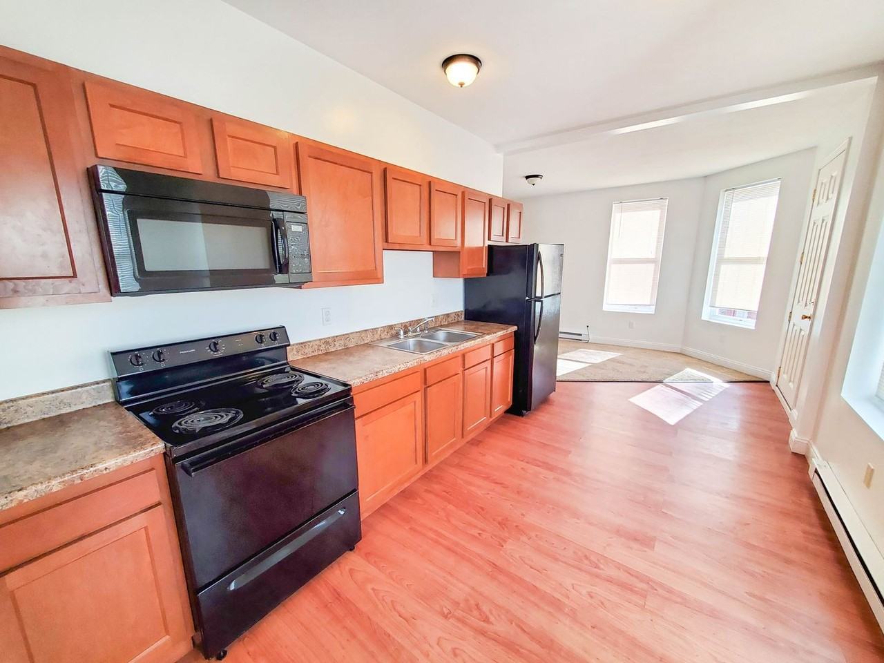 301w8th - Photo 5 of 34