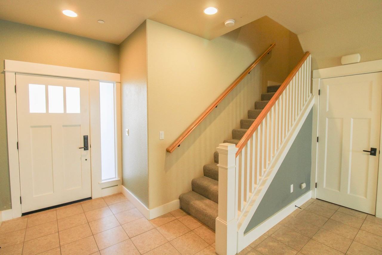 317 Creekview Way - Photo 3 of 22