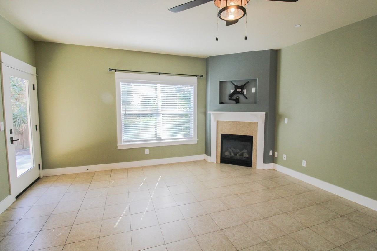 317 Creekview Way - Photo 4 of 22