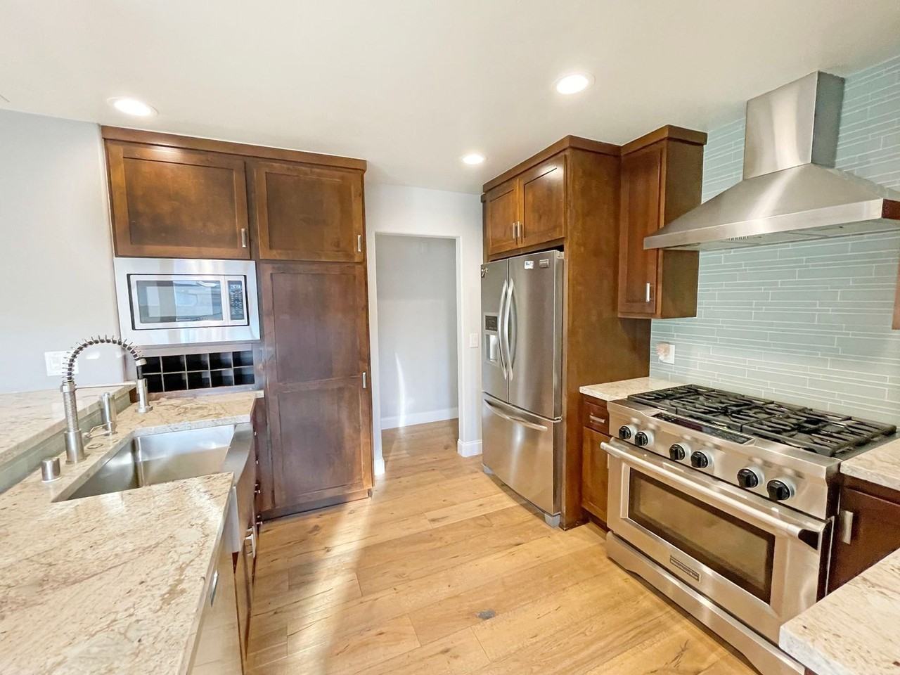 4720 Emerald St - Photo 5 of 21