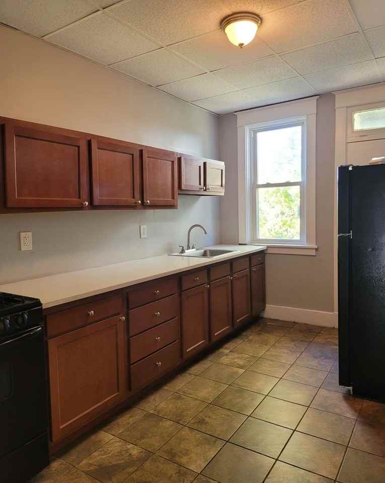 2407 Maple Ave - Photo 2 of 14