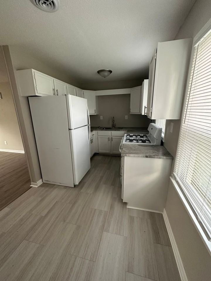 5616 E 101st Ter - Photo 6 of 7