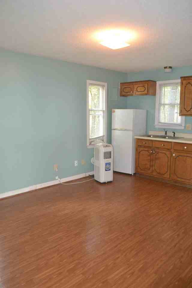 102 Franklin Dr - Photo 2 of 7