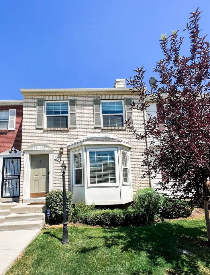 724 N 450 W - Photo 2 of 28