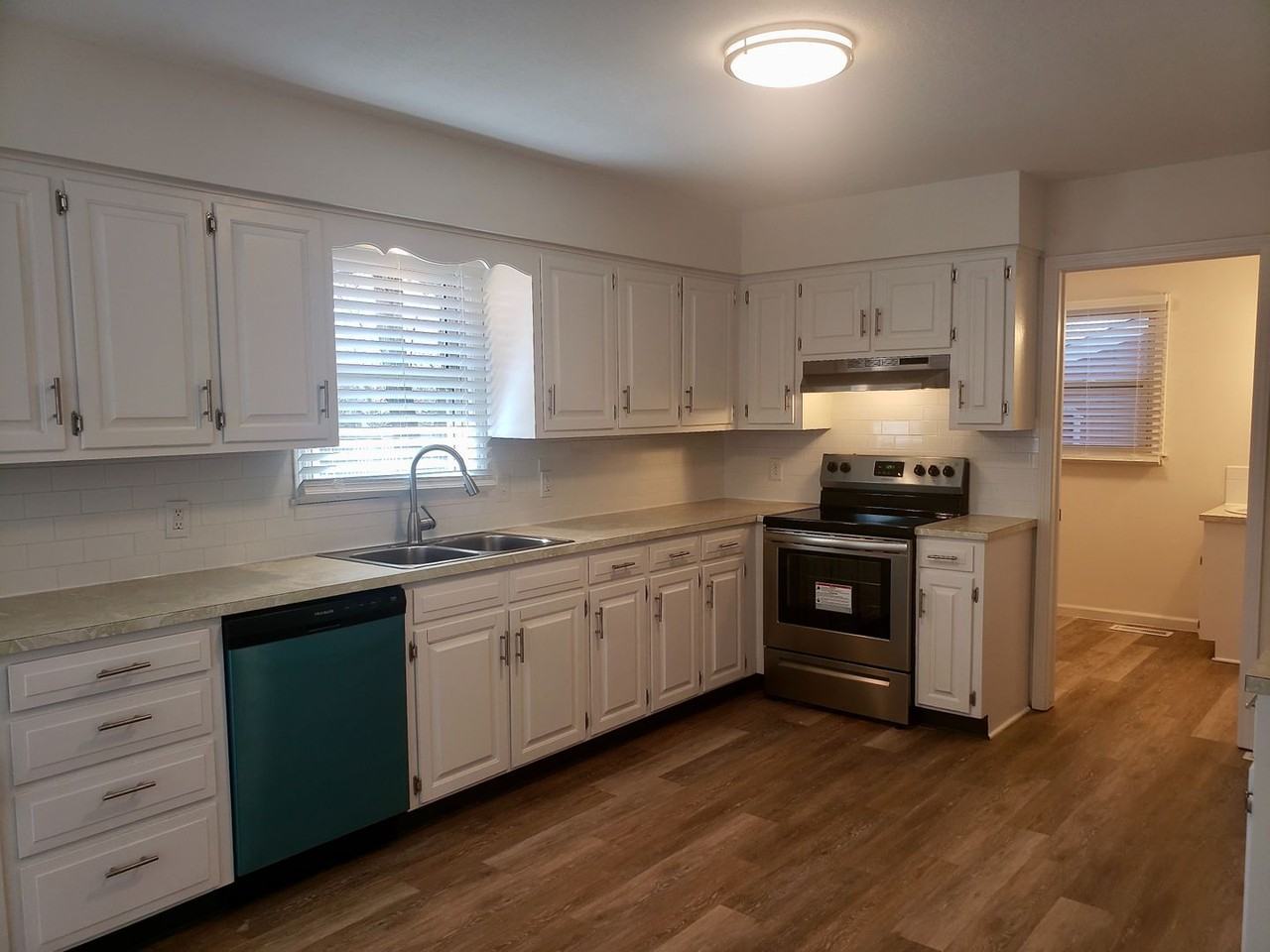 1424 E Hanover St - Photo 3 of 20
