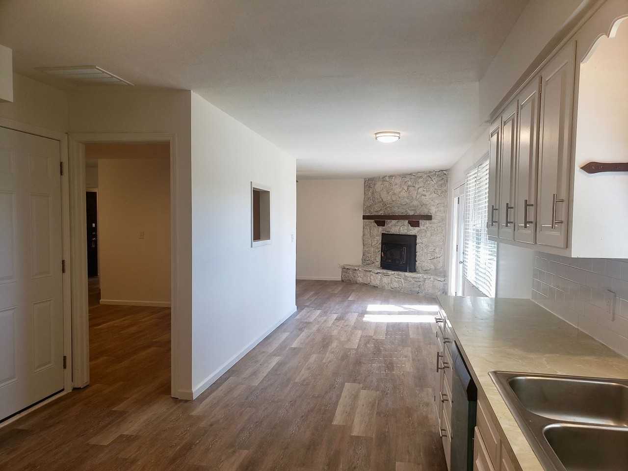 1424 E Hanover St - Photo 4 of 20