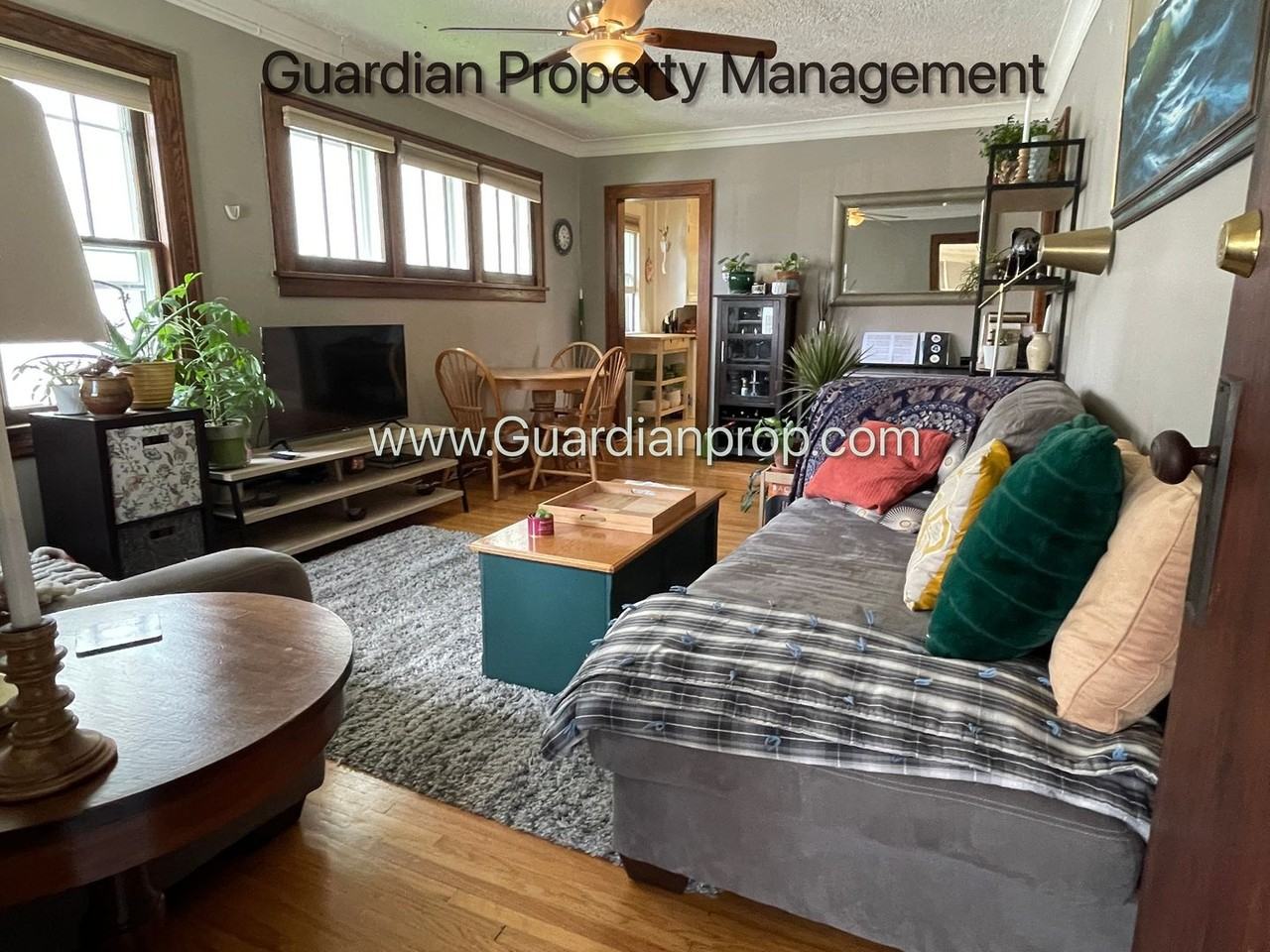 925 19th Ave Se - Photo 2 of 13