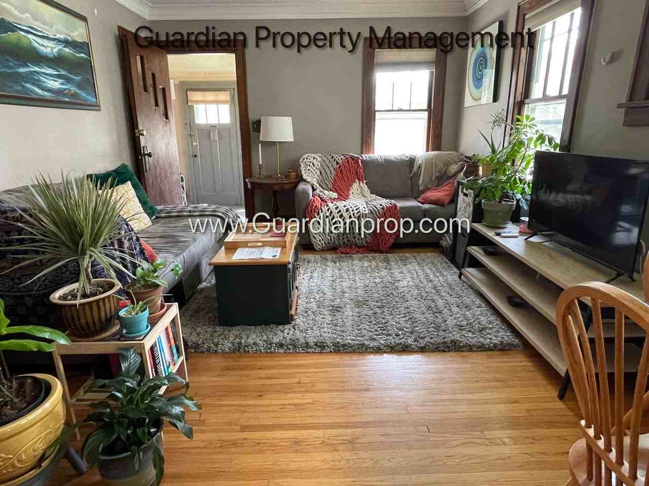 925 19th Ave Se - Photo 3 of 13