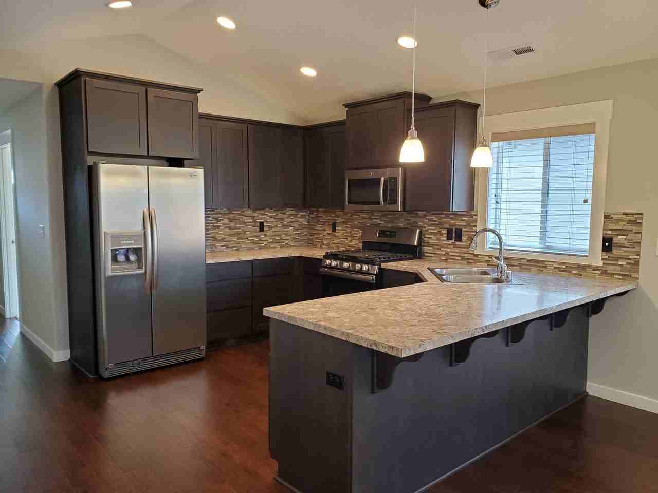 1009 Ne 10th St - Photo 2 of 19