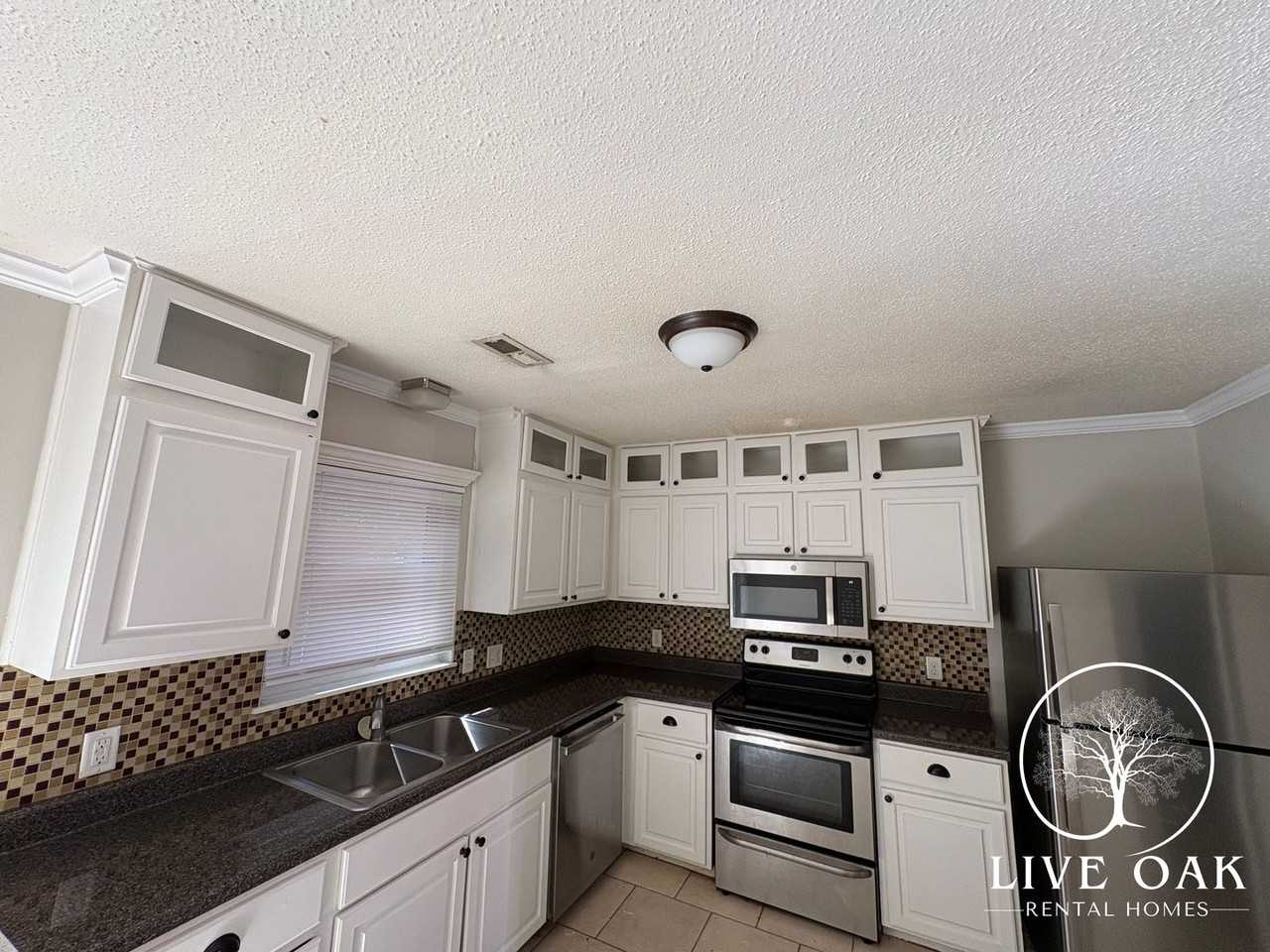 111 Deann Dr - Photo 3 of 8