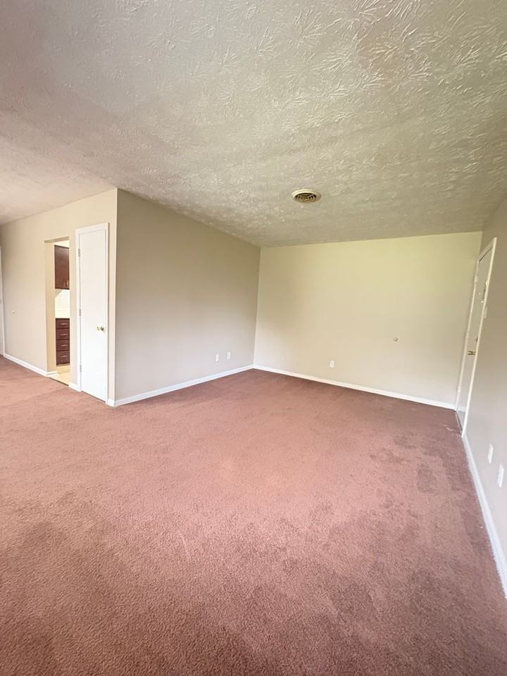 114 Village Ct - Photo 2 of 8