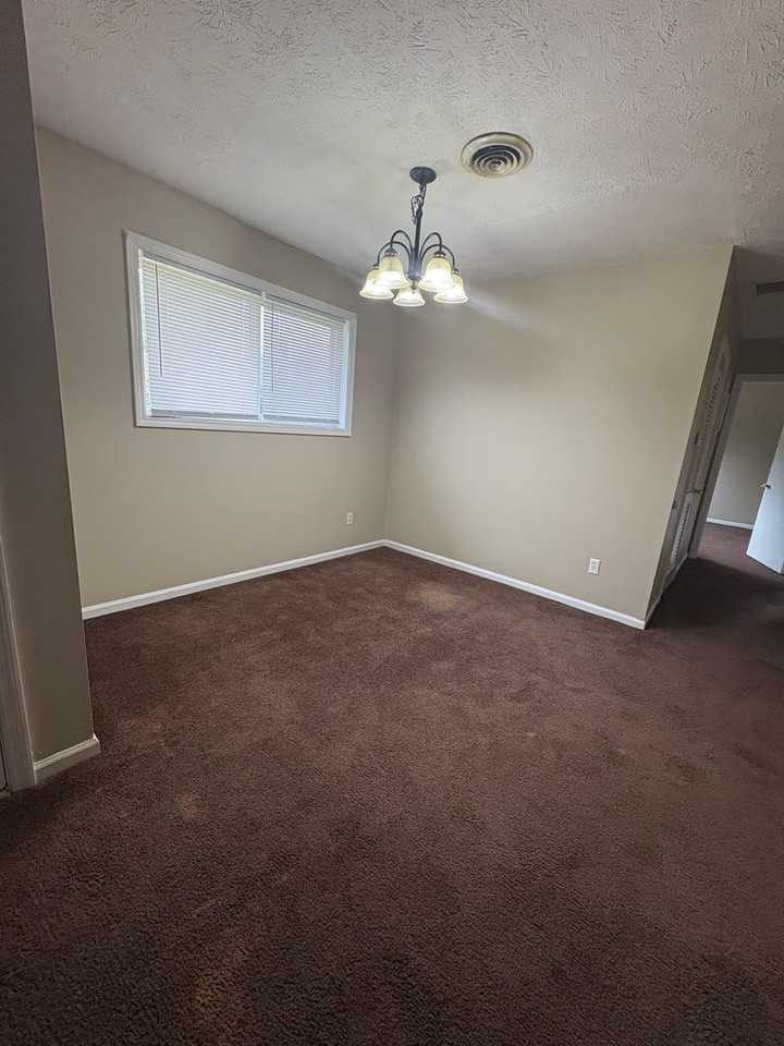 114 Village Ct - Photo 3 of 8