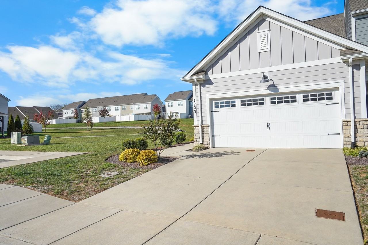 1223 June Wilde Rdg - Photo 3 of 24