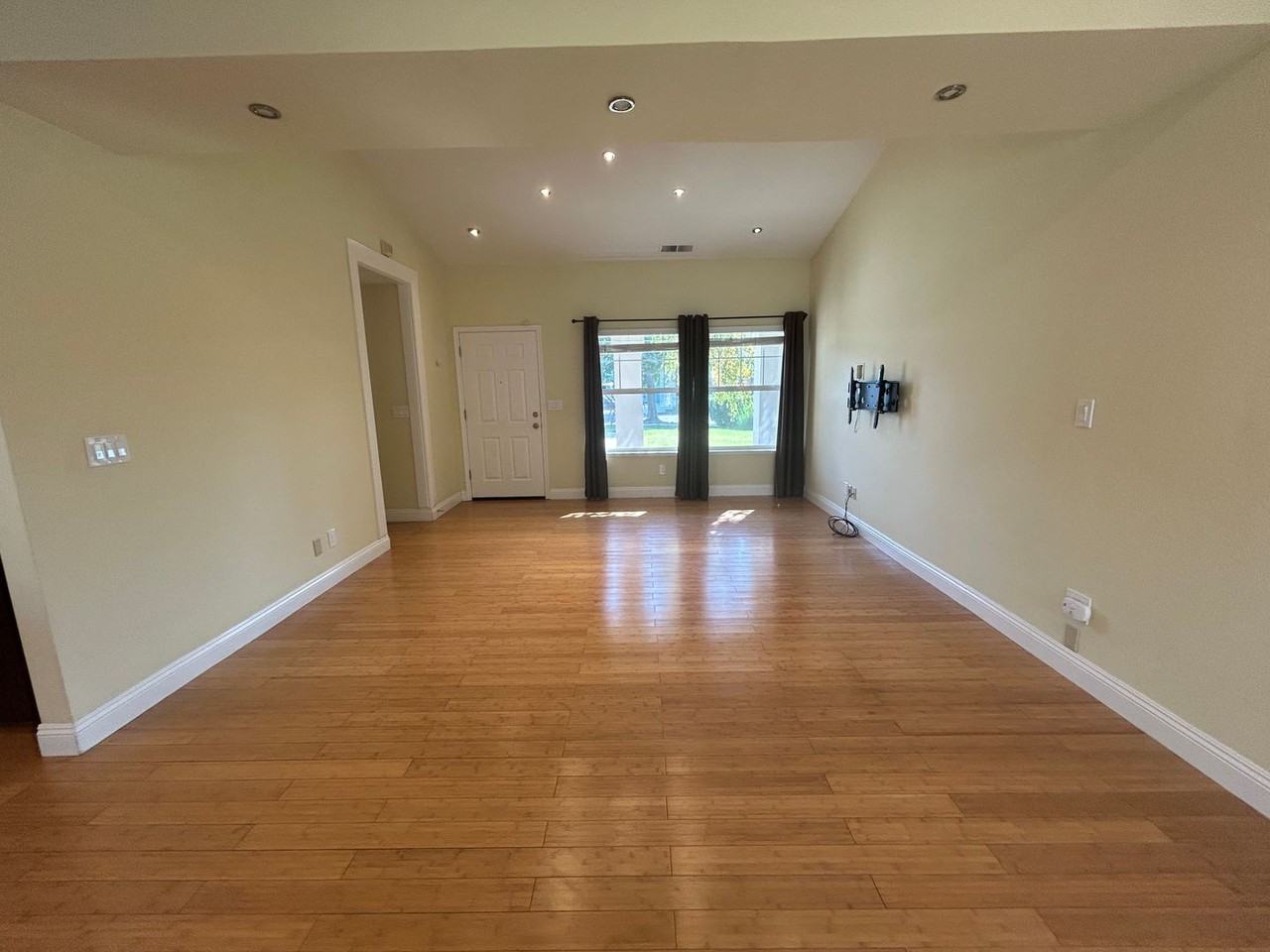 355 Sunnyhill Drive - Photo 5 of 29