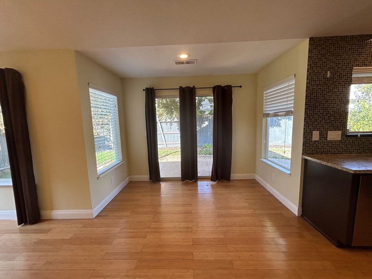 355 Sunnyhill Drive - Photo 7 of 29