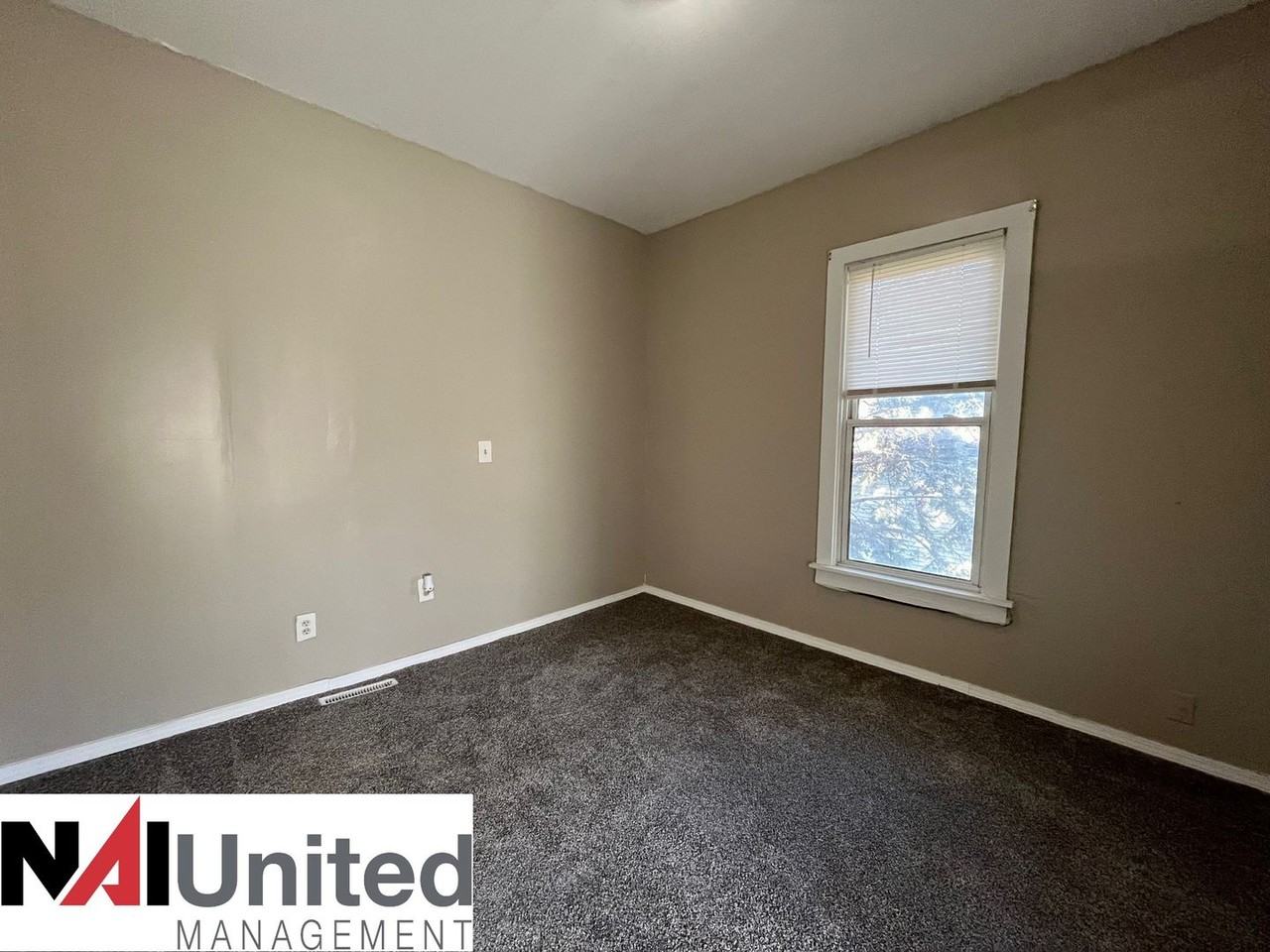 111 S Dorman St - Photo 3 of 8