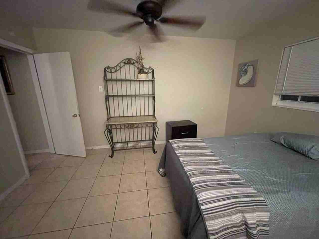198 Sw 15th St - Photo 2 of 10