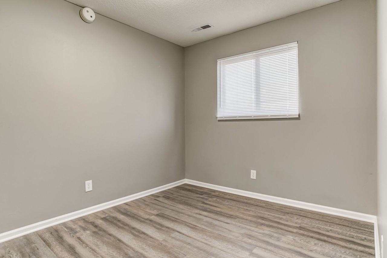 Glen Oaks Apartments - Photo 2 of 10