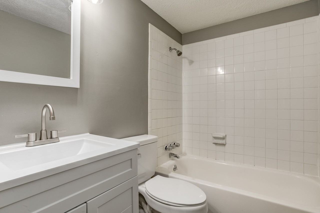 Glen Oaks Apartments - Photo 4 of 10