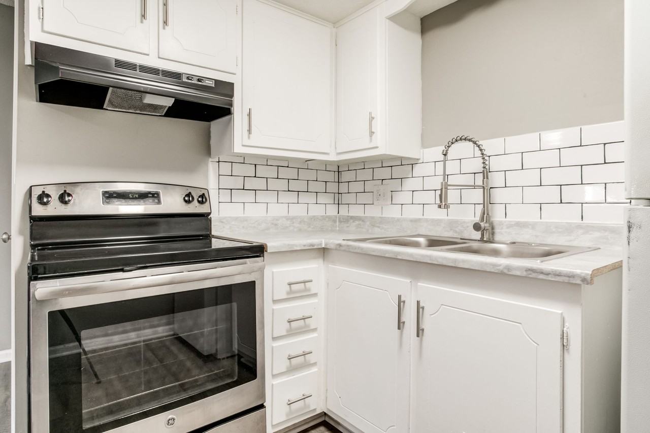 Glen Oaks Apartments - Photo 6 of 10