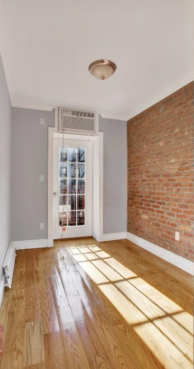 426 E 9th St #7 - Photo 4 of 6