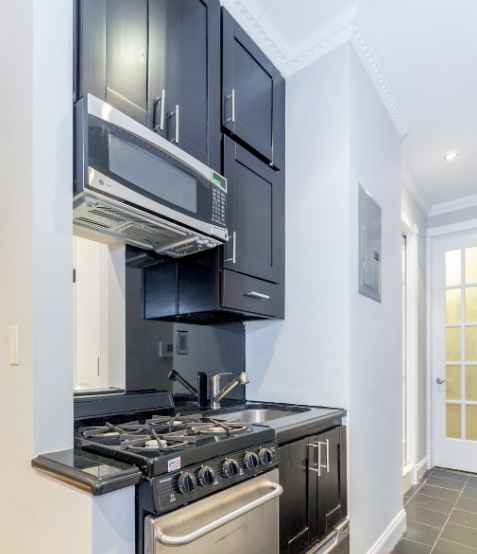 306 E 8th St #B2 - Photo 6 of 9