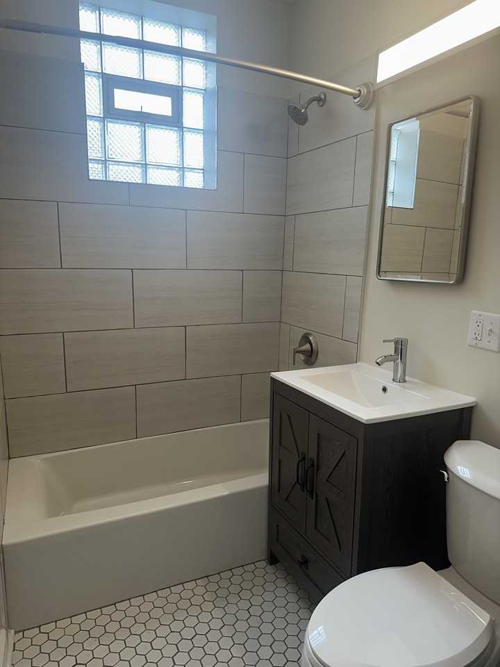 4118 N Western Ave - Photo 3 of 9