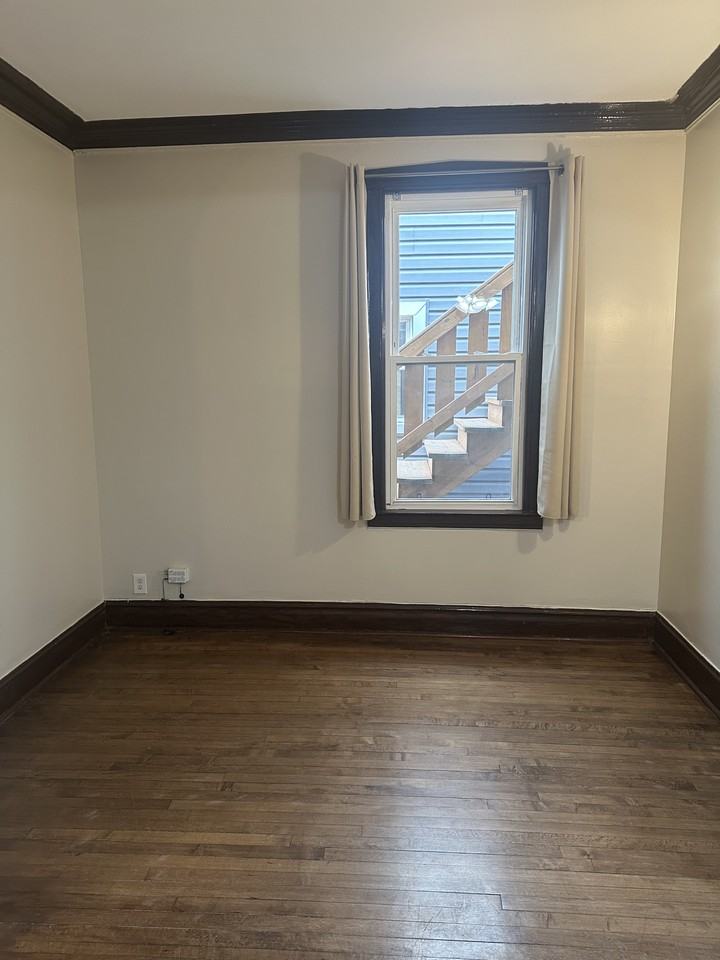 4118 N Western Ave - Photo 4 of 9