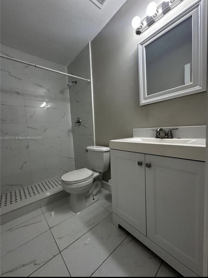 20500 Sw 92nd Pl #NA - Photo 3 of 6