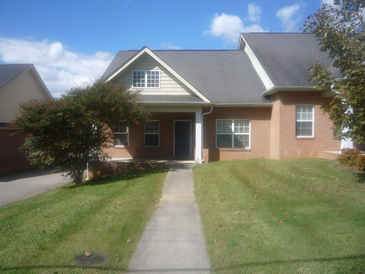 121 Lagoon Dr - Photo 2 of 17