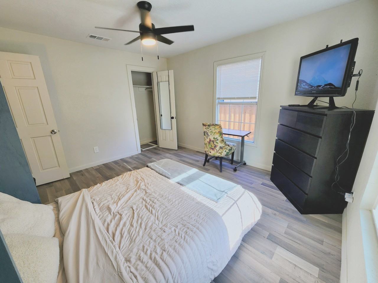 1402 Harlandale Ave #NA - Photo 3 of 18