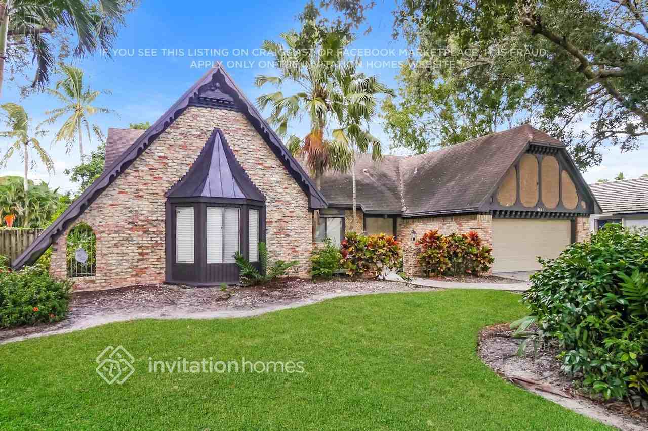 9861 Nw 10th St - Photo 3 of 17