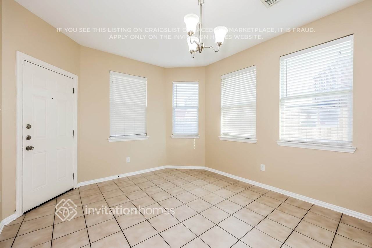 932 Matagorda Ln - Photo 5 of 17