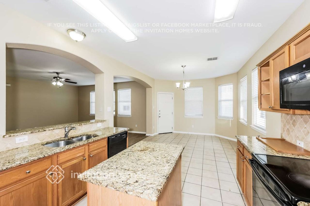 932 Matagorda Ln - Photo 7 of 17