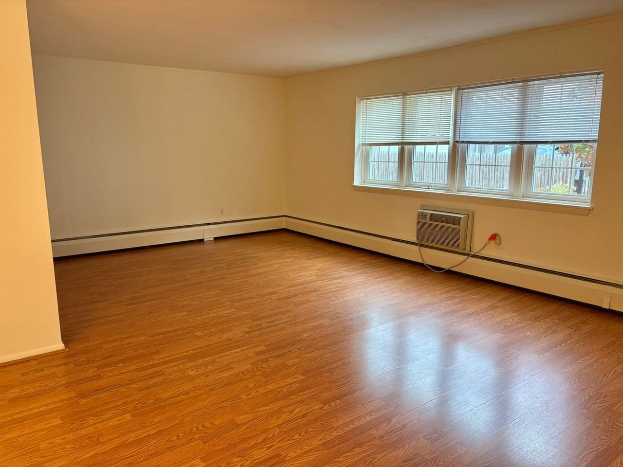 Merioneth Apartments - Photo 4 of 26