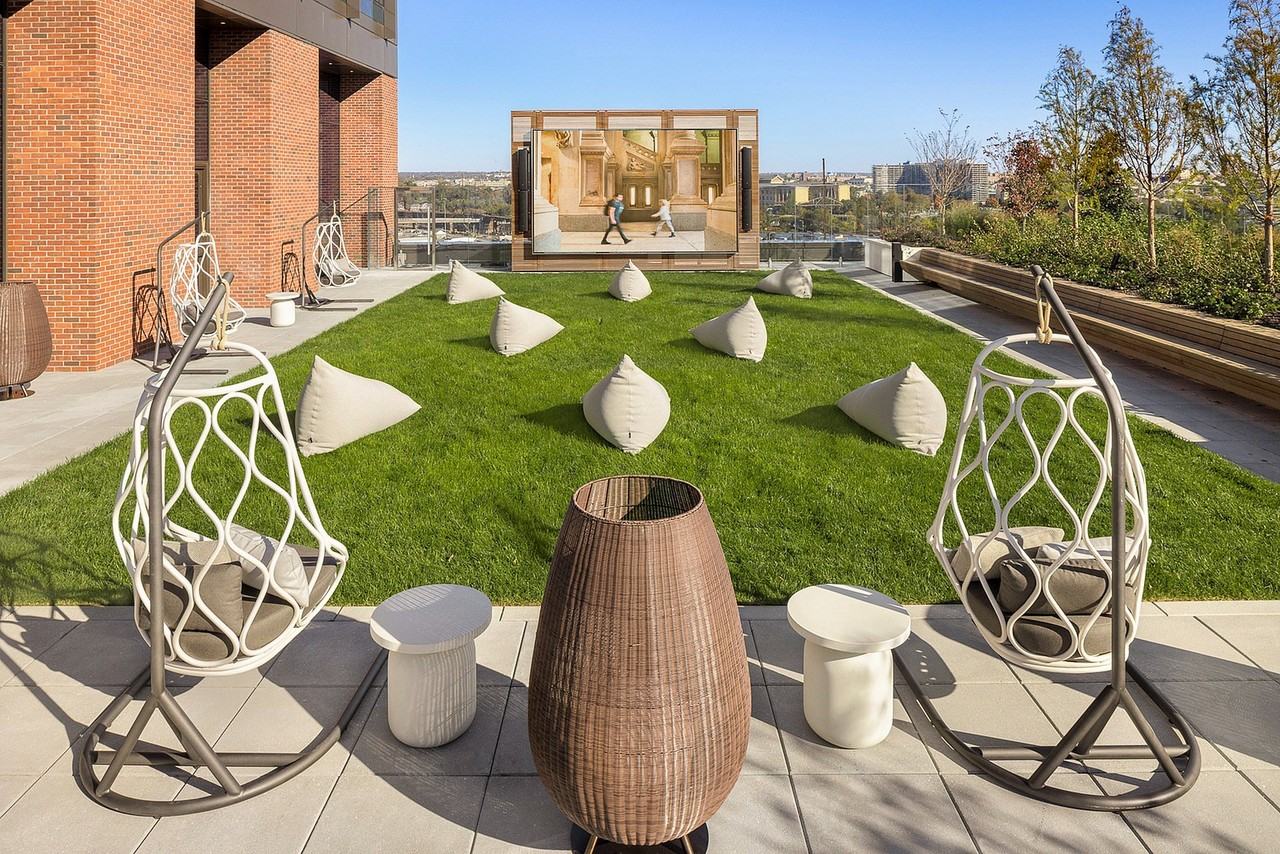 Avira - Photo 2 of 31