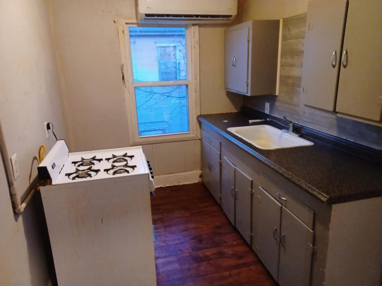 214 E. 8th Duplex - Photo 3 of 4