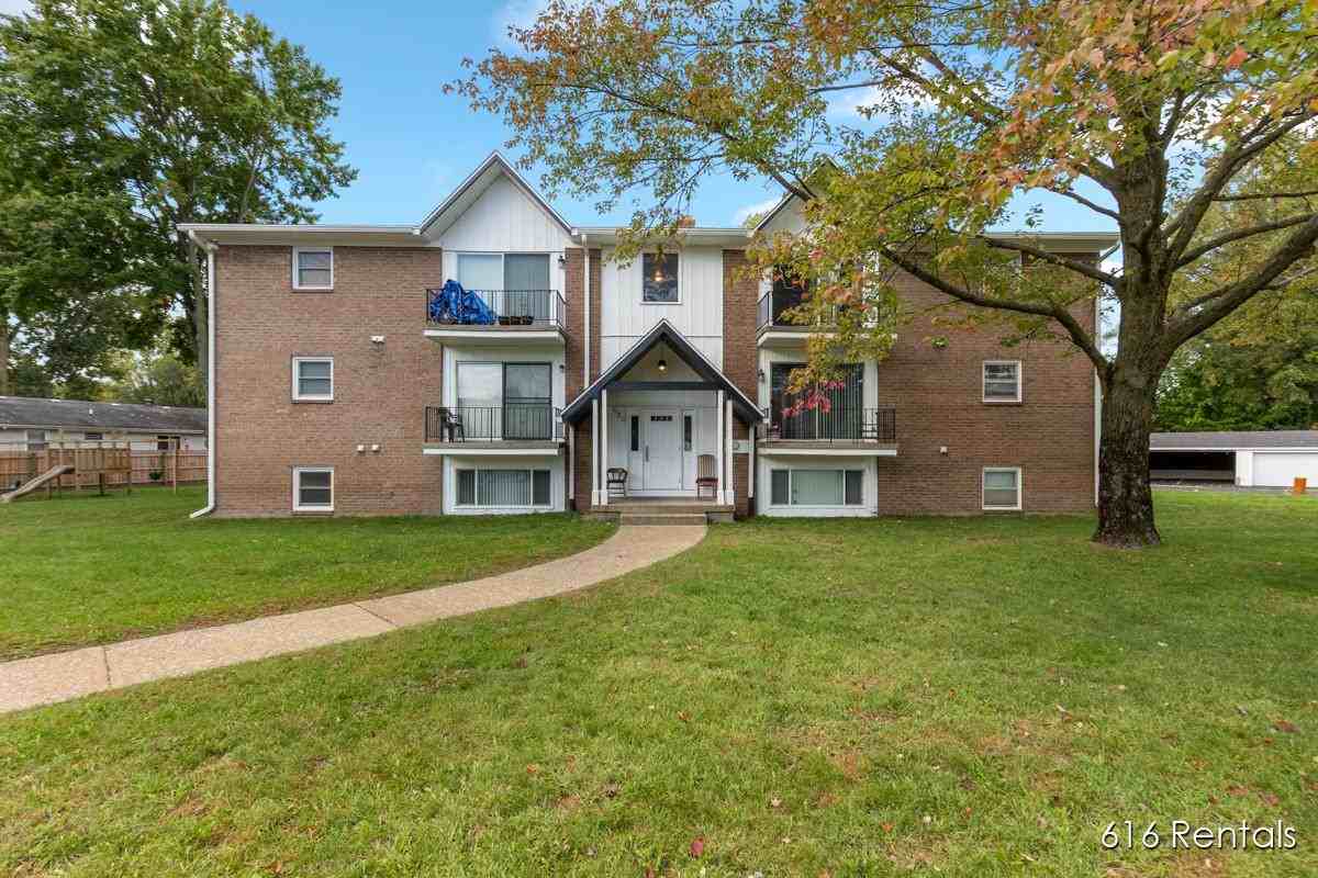 Pinebrook - Photo 2 of 10