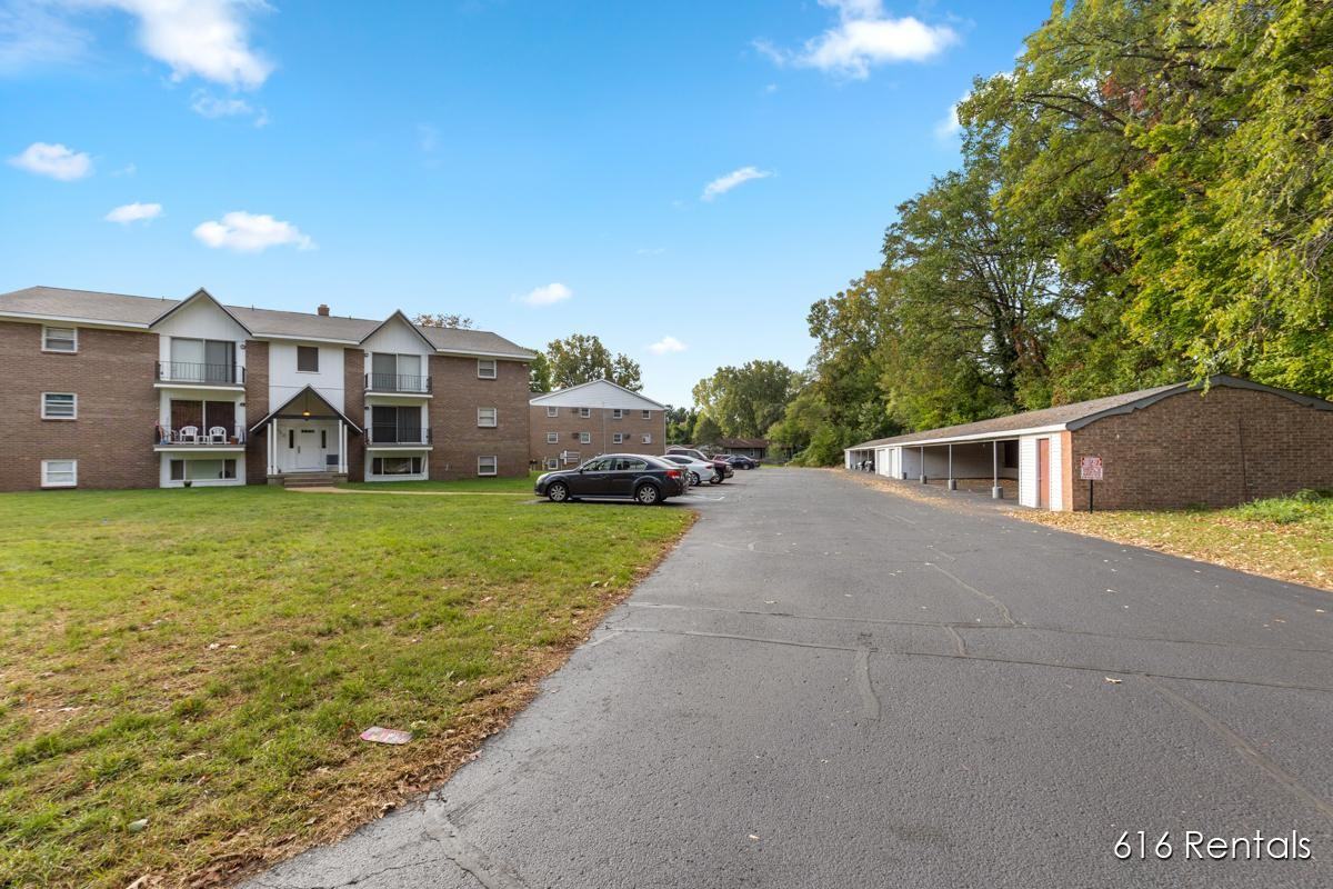 Pinebrook - Photo 4 of 10