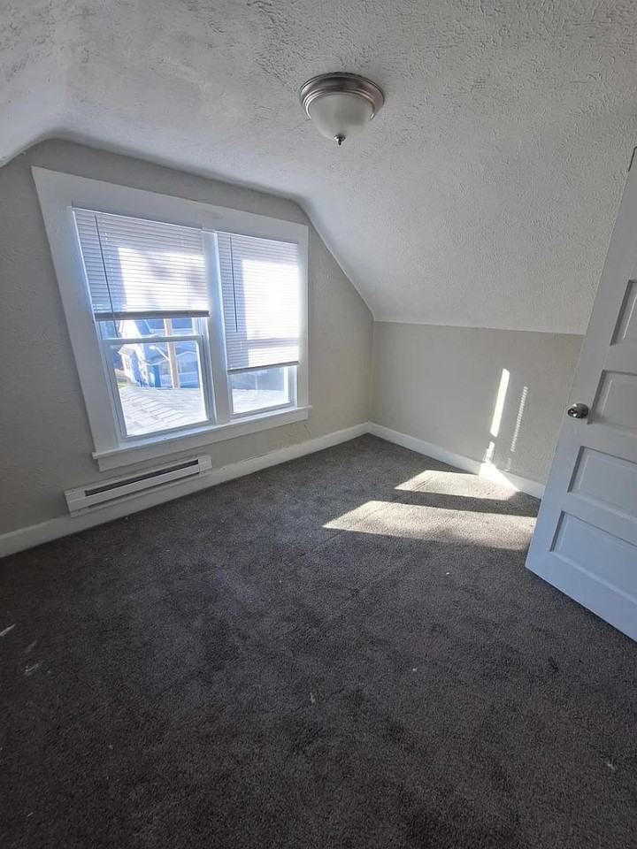 3255 E 130th St - Photo 4 of 20