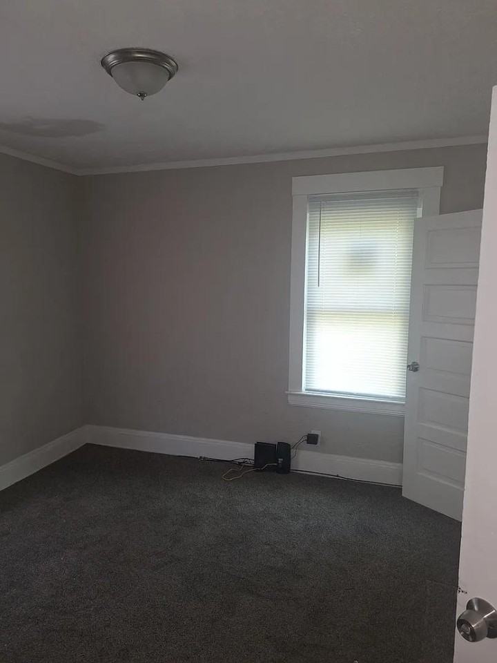 3255 E 130th St - Photo 7 of 20