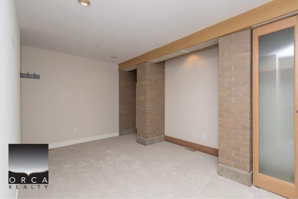 328 East 2nd Street - Photo 5 of 32